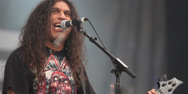 http://upload.wikimedia.org/wikipedia/commons/e/e1/Tom_Araya_Slayer_Sonisphere_2010.jpg