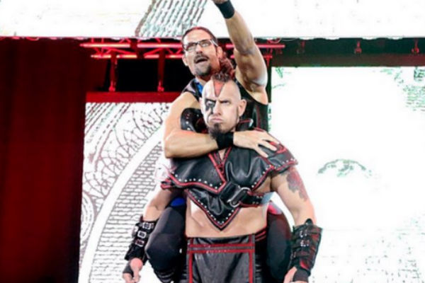 Два рестлера WWE отстранены