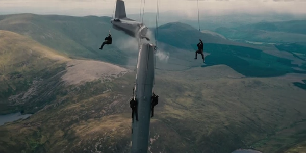 The-Dark-Knight-Rises-back-half-of-plane-hanging-off-front-half