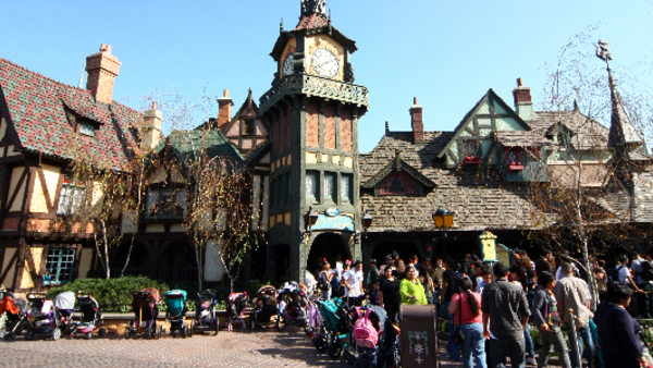 Disney Land Peter Pans Flight Line Queue