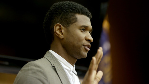 R&B singer Usher takes the witness stand during a child custody hearing with ex-wife Tameka Foster Raymond, Friday, Aug. 9, 2013, in Atlanta. Raymond had requested the hearing earlier this week after their 5-year-old son got caught in a pool drain while i