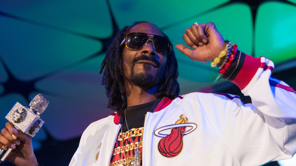 Snoop Dogg performs on stage during filming of SKEE Live on Tuesday, Nov. 26, 2013, in Los Angeles. (Photo by Paul A. Hebert/Invision/AP)