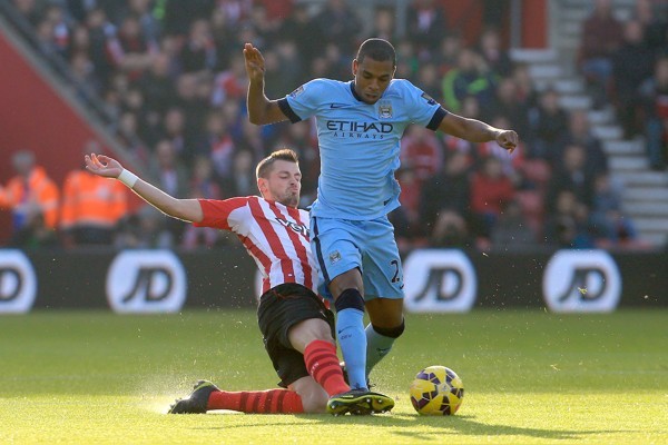 Southampton's Morgan Schneiderlin (left) and Manchester City's Fernandinho during the Barclays Premier League match at St Mary's Stadium, Southampton. PRESS ASSOCIATION Photo. Picture date: Sunday November 30, 2014. See PA story SOCCER Southam