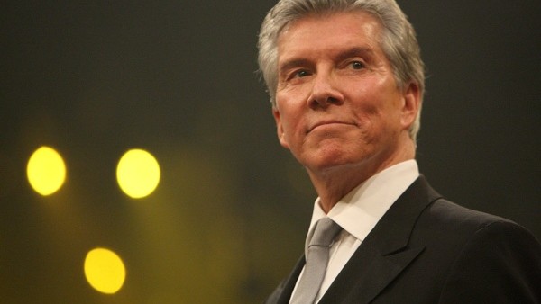 Ring announcer Michael Buffer waits to introduce the two opponents to the ring before the WBA World Heavyweight title fight between David Haye and Nikolai Valuev, at the Nuremberg Arena, Germany