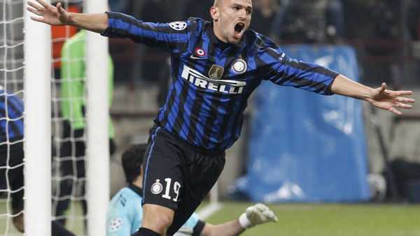 Inter Milan Argentine midfielder Esteban Cambiasso celebrates after scoring during a Champions League, Group B, soccer match between Inter Milan and CSKA Moscow at the San Siro stadium in Milan, Italy, Wednesday, Dec.7, 2011. (AP Photo/Luca Bruno)