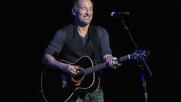 Bruce Springsteen performs at the 8th Annual Stand Up For Heroes, presented by New York Comedy Festival and The Bob Woodruff Foundation, at the Theater at Madison Square Garden on Wednesday, Nov. 5, 2014, in New York. (Photo by Brad Barket/Invision/AP)