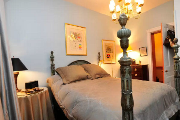Four Poster Bed airbnb