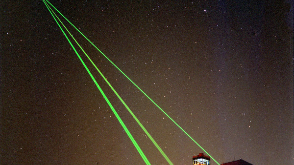 Starfire Optical Range shooting three lasers into space
