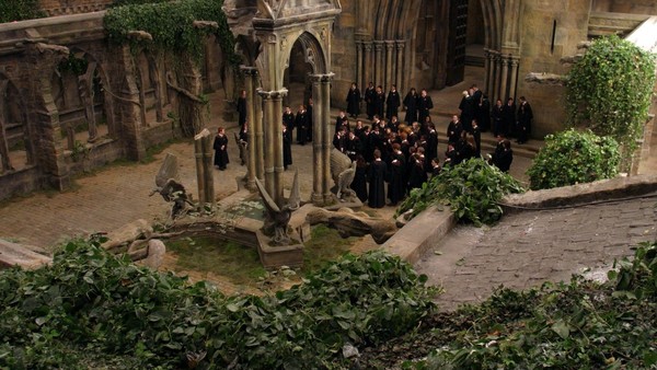 Harry Potter Hogwarts Courtyard