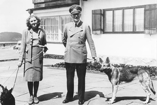 Hitler And Dogs