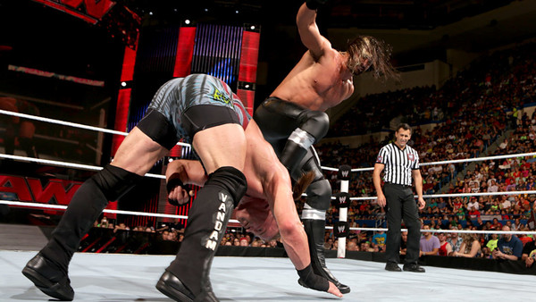 10 Awesome Wrestling Moves WWE Stars Aren't Allowed To Do