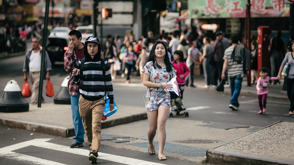 Flushing Main St, Kissena Blvd, And 41 Av Crowded Intersection Chinese People