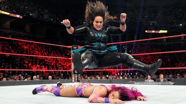 Nia Jax Sasha Banks