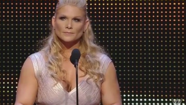 WWE Hall Of Fame 2017 Beth Phoenix