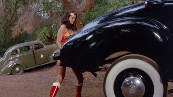 Wonder Woman Lifts Car 