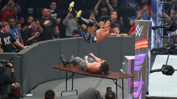 Akira Tozawa Table