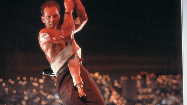 McClane Hanging From A Fire Hose Die Hard E1467409903784 800x400
