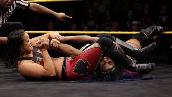 Shayna Baszler Ember Moon Armbar