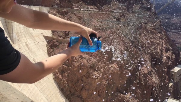 watter bottle hoover dam