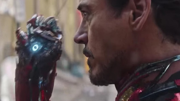 Avengers Infinity War Tony Stark Hand