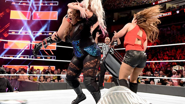 WWE Extreme Rules 2018 Nia Jax Alexa Bliss