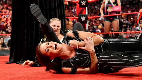 ronda rousey stephanie mcmahon