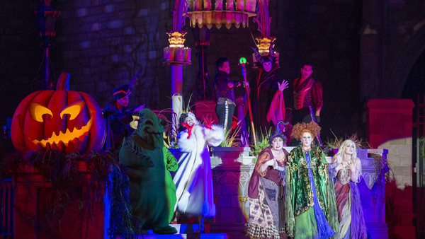 Hocus Pocus Villain Speltacular mnsshp Disney World