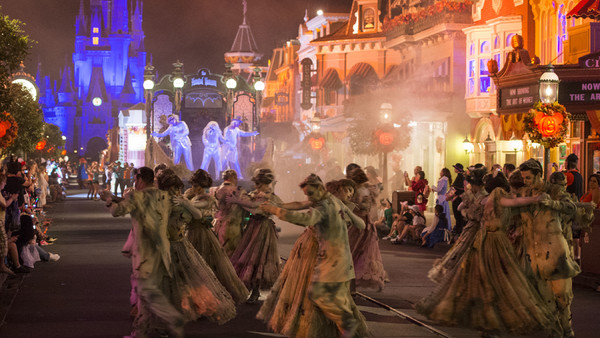 Boo to You Parade mnsshp disney world