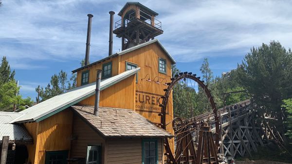 Grizzly River Run Disneyland California Adventure