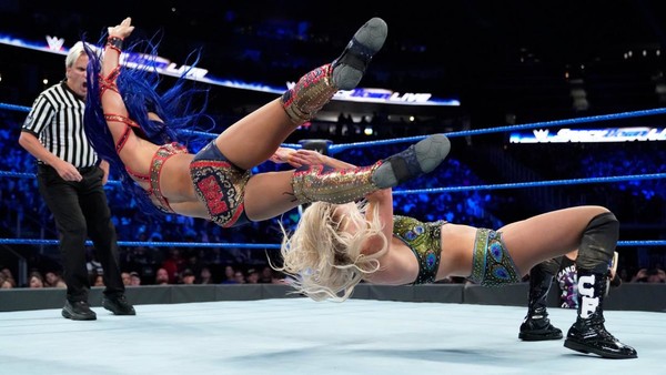 Charlotte Flair Sasha Banks