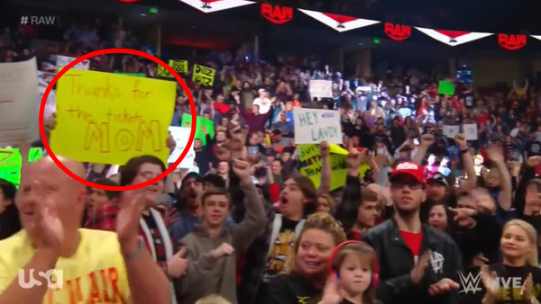 WWE Fan Sign