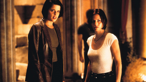 Scream 2 Courteney Cox Neve Campbell