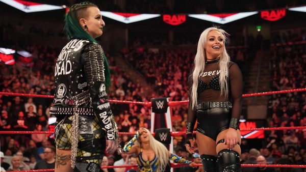 Ruby Riott Liv Morgan Lana