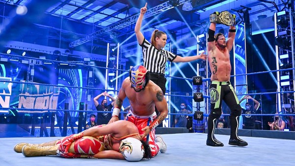 AJ Styles Gran Metalik Lince Dorado