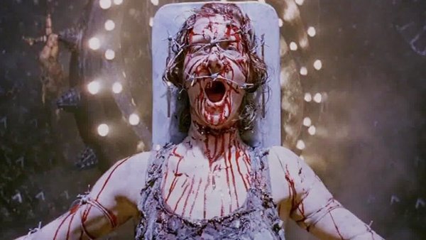 600px x 338px - 10 Horror Movie Scenes You Didn't See (Thanks To Test Audiences) â€“ Page 4