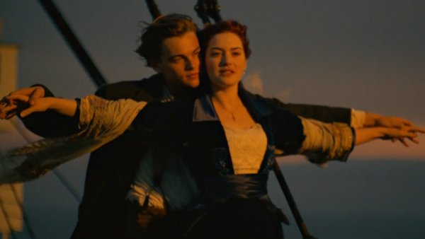 jack and rose titanic bow