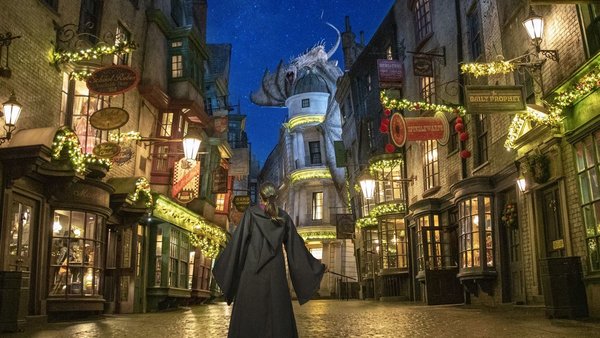 Universal Orlando Resort Diagon Alley Harry Potter Christmas