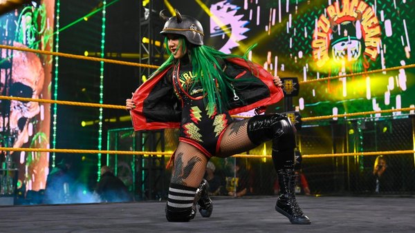 10 WWE Wrestlers Who Break The Corporate Mould