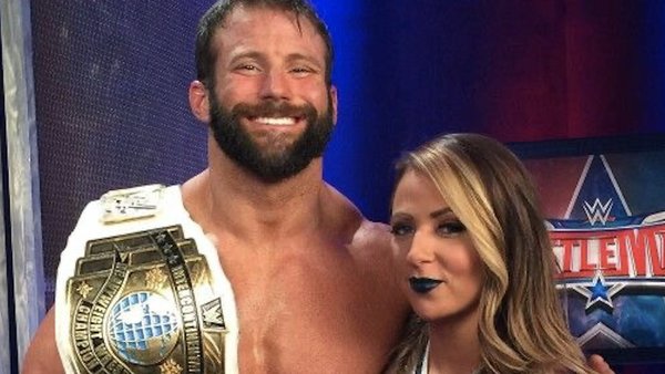 10 Rare Backstage Moments Between Wrestling Couples – Page 4