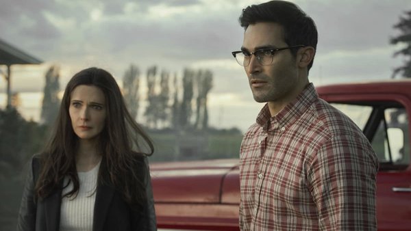 Superman and Lois Tyler Hoechlin Elizabeth Bitsie Tulloch