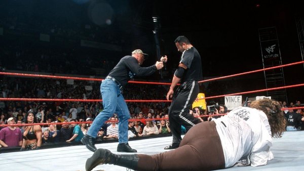 10 WWE Superstars Who Lost WrestleMania Main Events – Page 3