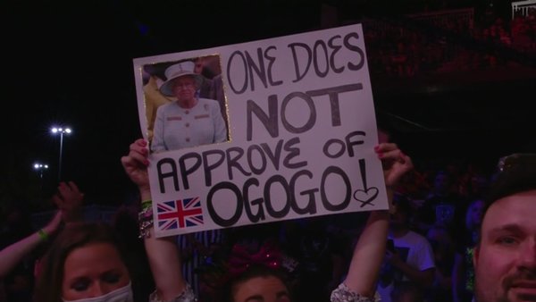 Anthony Ogogo Queen Elizabeth Fan Sign