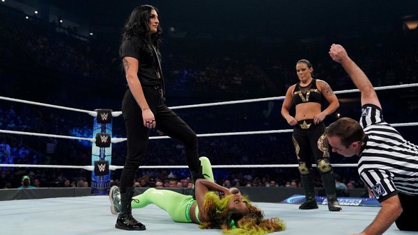 Sonya Deville Shayna Baszler Naomi