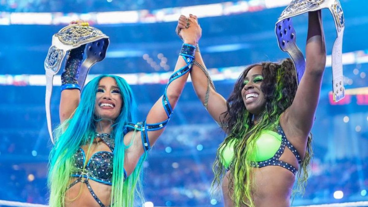 Sasha Banks And Naomi Walk Out Of Wwe Raw Video 7730