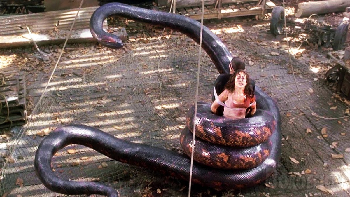 10 Terrible Horror Movies Everybody Loves