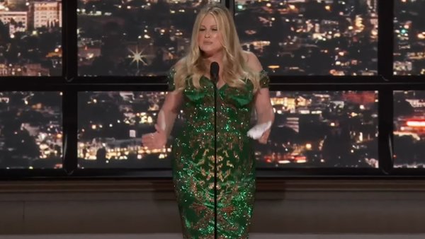 Emmys 2022 Jennifer Coolidge